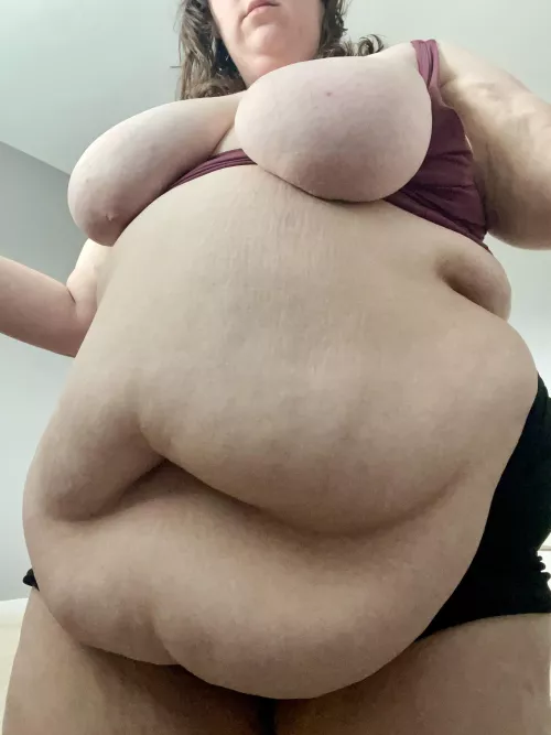 r o u n d by sleazy-deezy