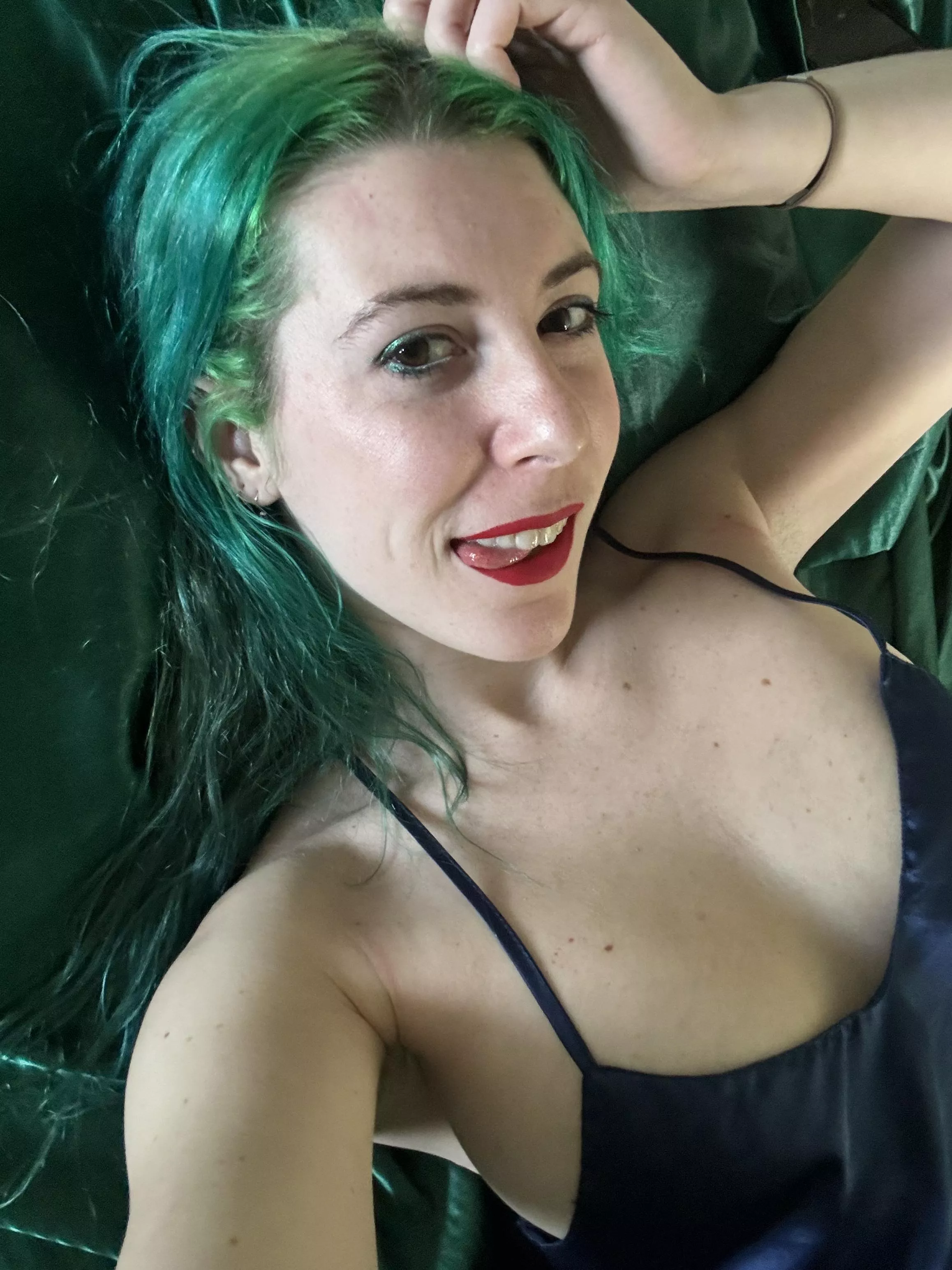 Smiles from bed posted by sirenskiss3