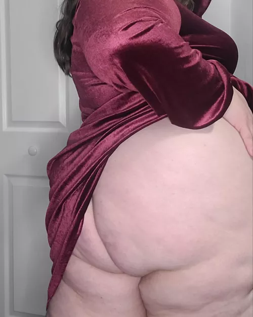 What do you think is softer? Me or the velvet? by HornyEnigma321