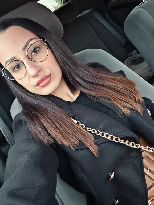 Who haves a huge cock to fuck my wife dm with pic by YoungSharingCouple