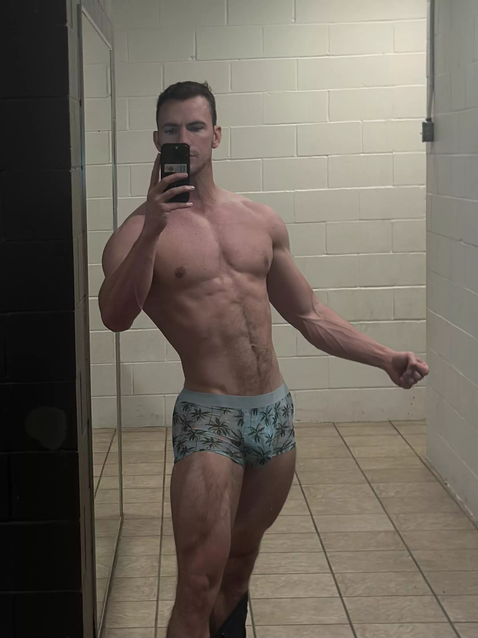 Who wants to see what’s underneath? posted by FLEXXAPPEAL