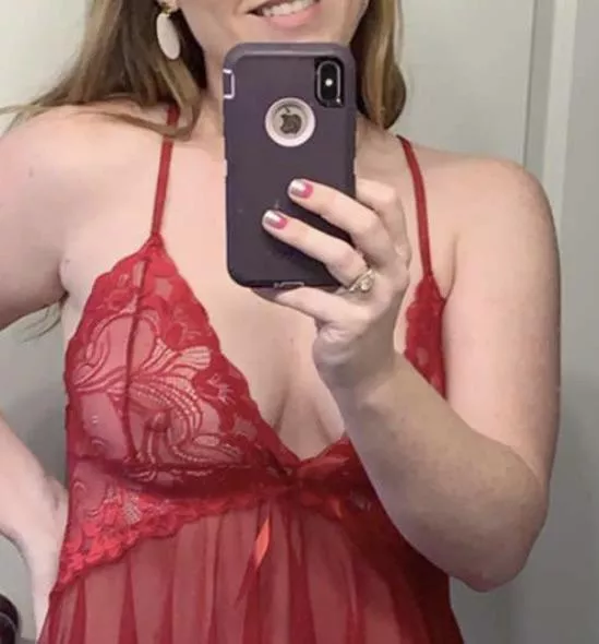 Wife always love to tease me with lingerie when she knows I’m working. Time for a lunch break 😜 posted by BarrysWorld69