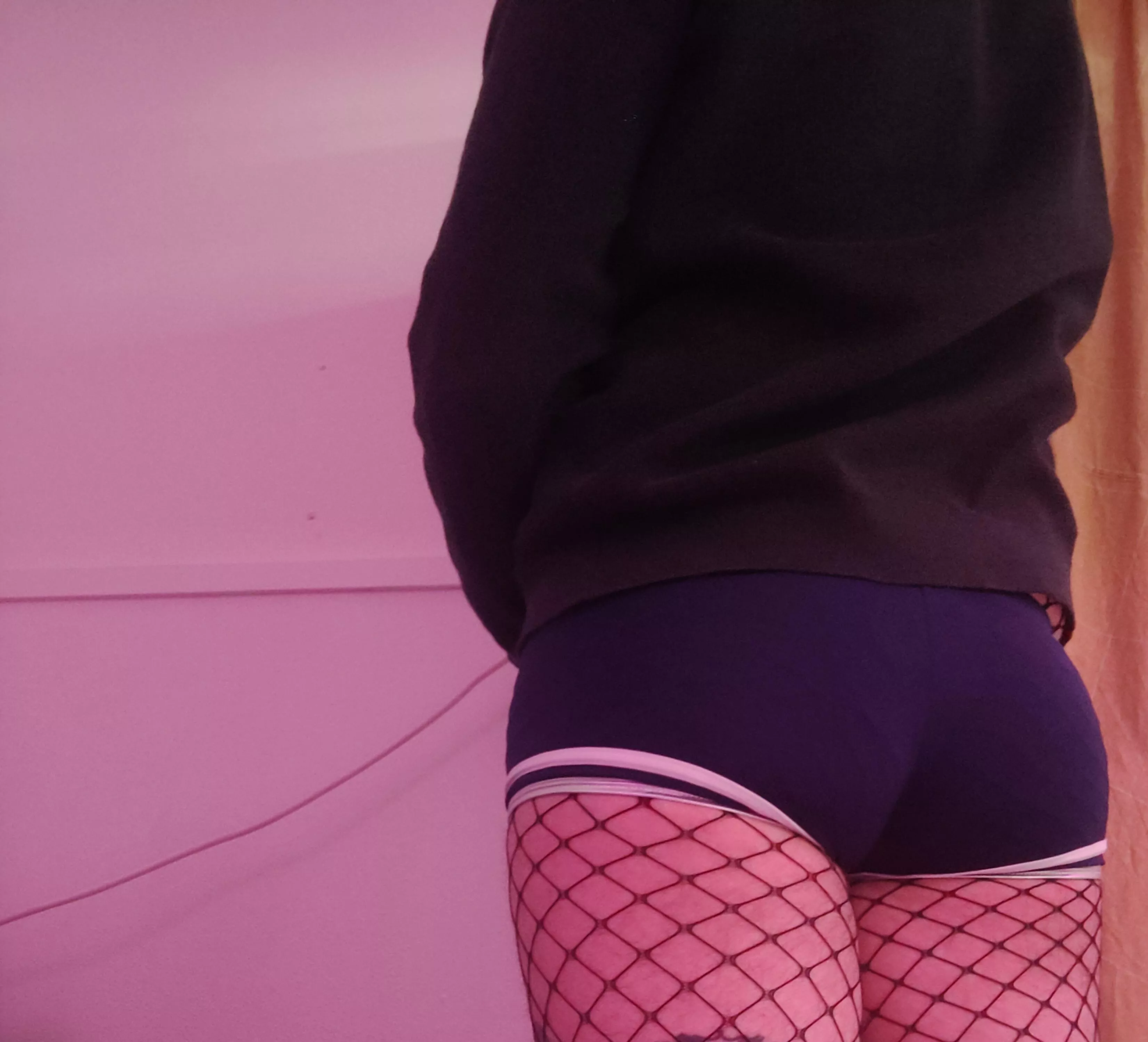 Working out my ass to look like a good sissy. Does it show?  posted by Available_Quit8441