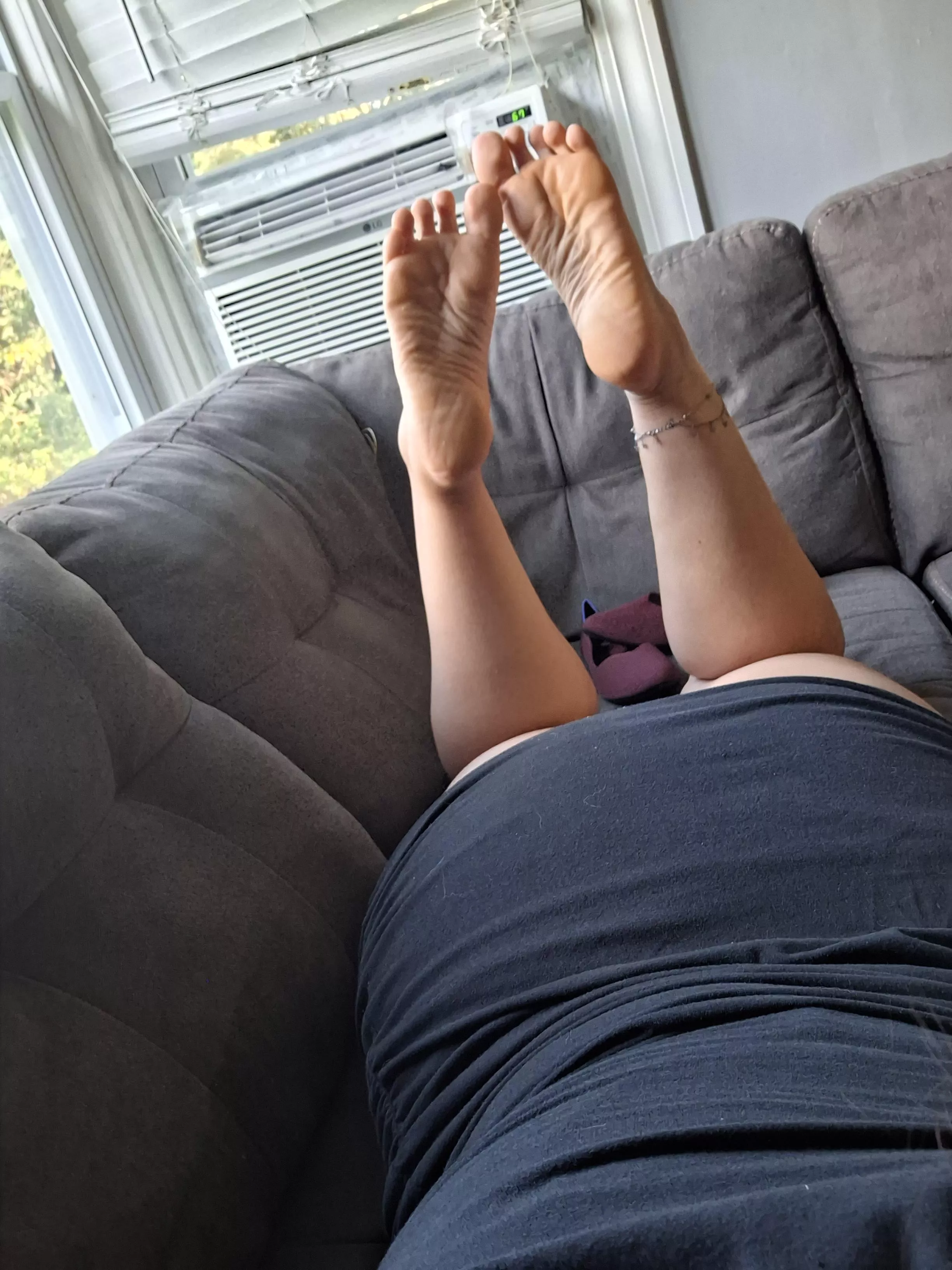 Wrinkly soles make me tingle ✨️ posted by elenastoes98