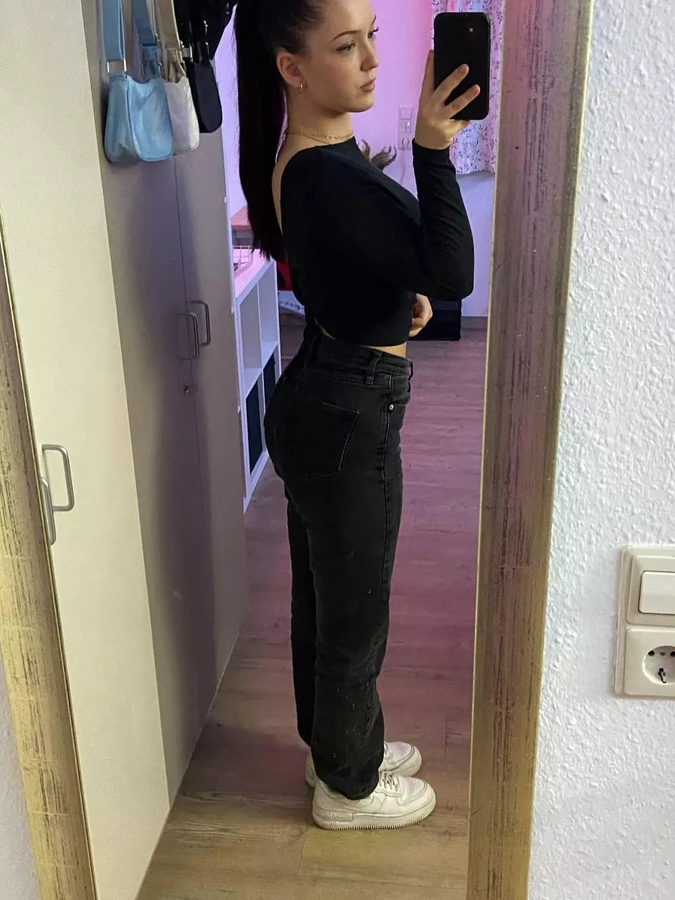 18 years old, 4’11 and 90lbs… Are those the perfect stats? posted by sable_illustrator