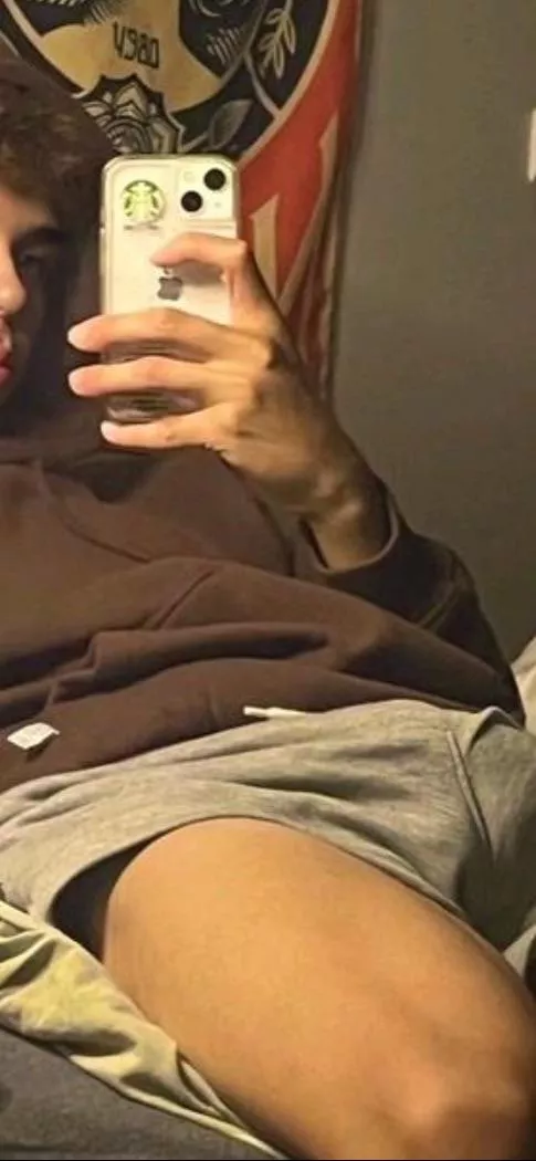 19 hung any hung or bubble ass boys my age or younger add @totxox19 posted by AbjectSatisfaction49