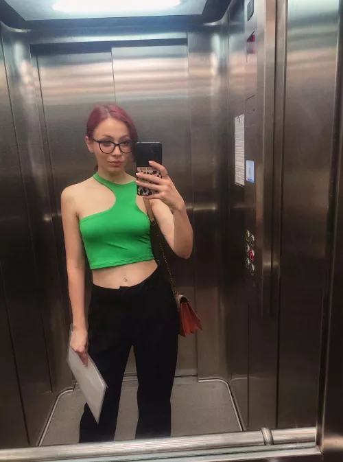 Anyone prefer a skinny waist? by bidfsm