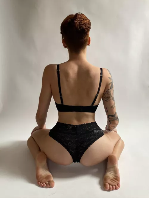 Are you playing with my butt or my feet first? by ruby-ryder