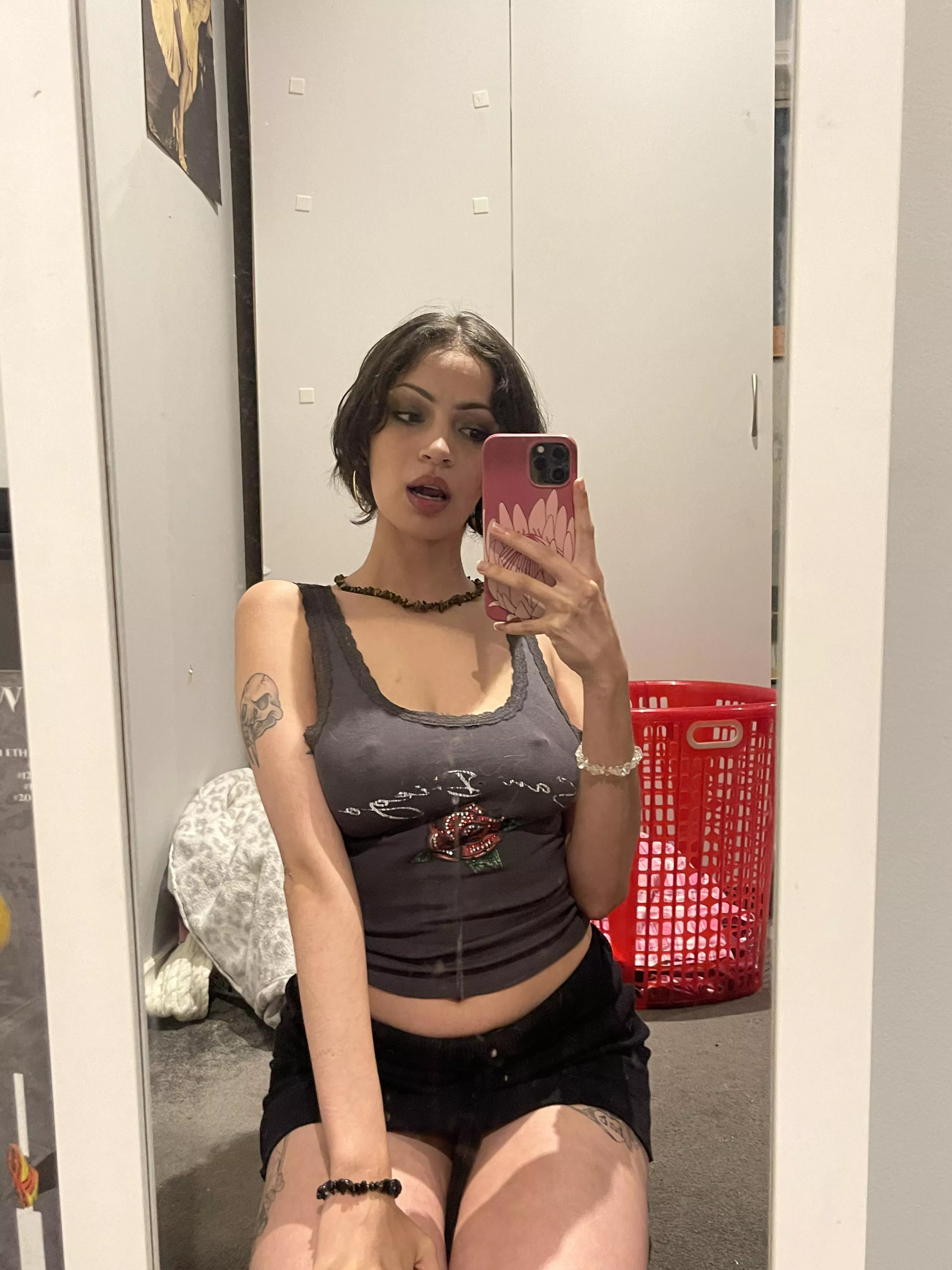 Big boobies make all ahirts tight🥹 posted by princessValaria