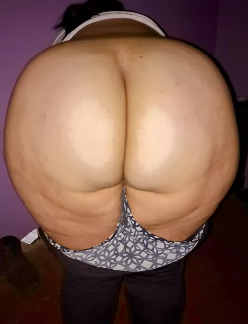 Culona  by Basic_Spirit_9741