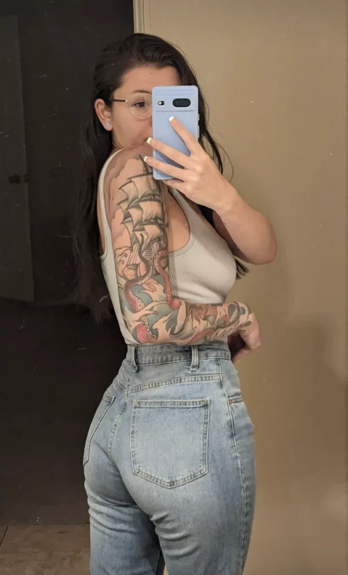 Cutie with a bit of booty posted by racymacy1