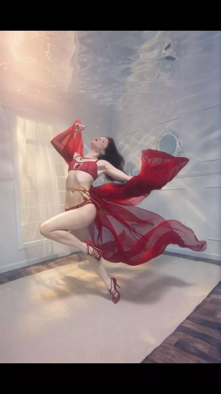 Dancer in red posted by IAmSnort