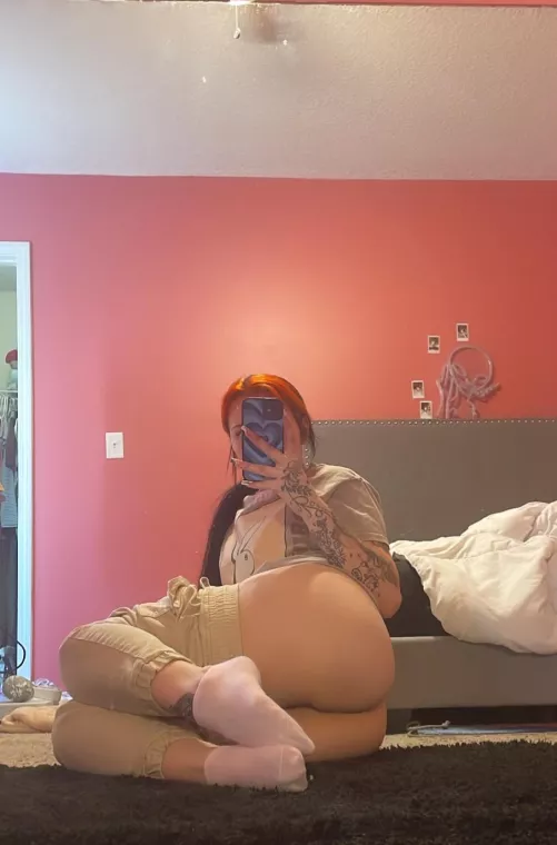 Do you like them on me? [f] by Sadie_gomezz