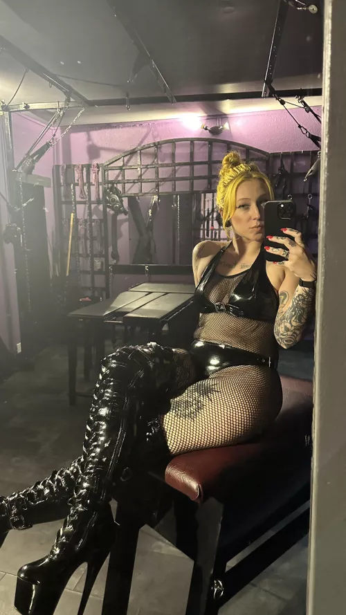 Erika Rayne by average_package16