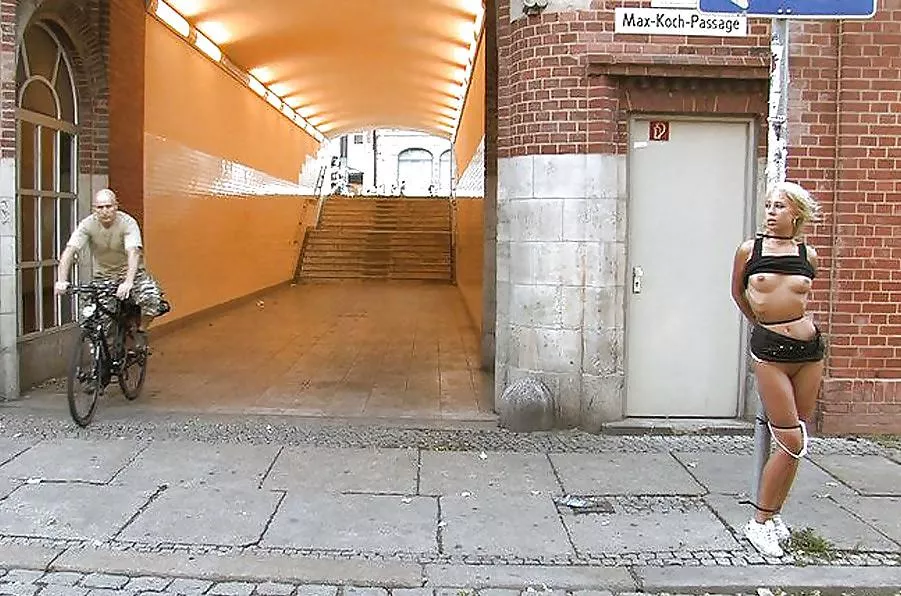 exhibitionist BDSM posted by Mundane-Employer-719