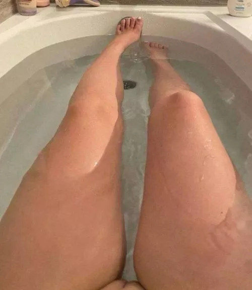 F27 Essex xx by Rachsexylegsx