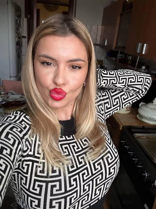 Feeling stylish by xiaozex