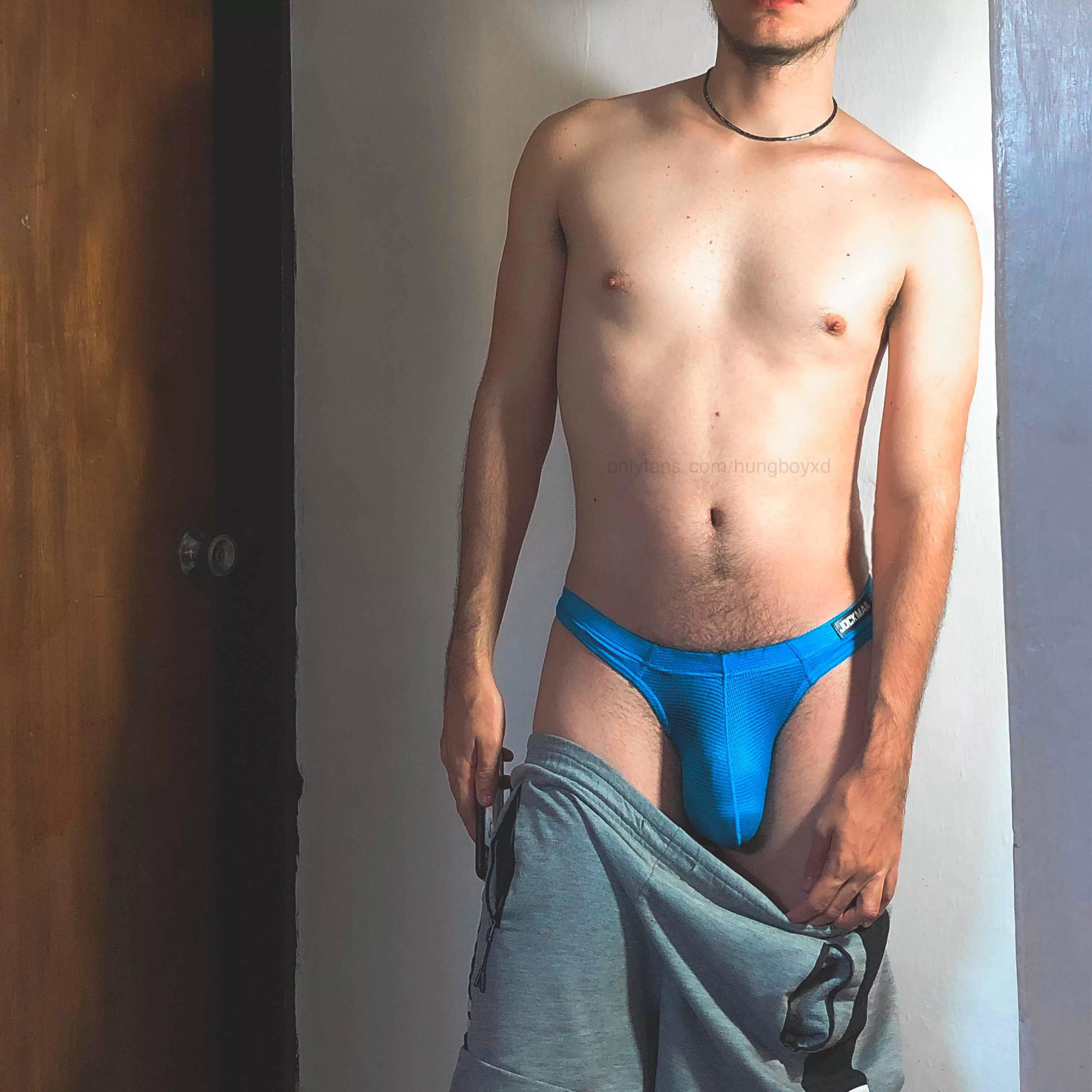 Got horny af after school; sweaty as hell, bulge is ready to be worshiped. Age [25] posted by hungboyxd