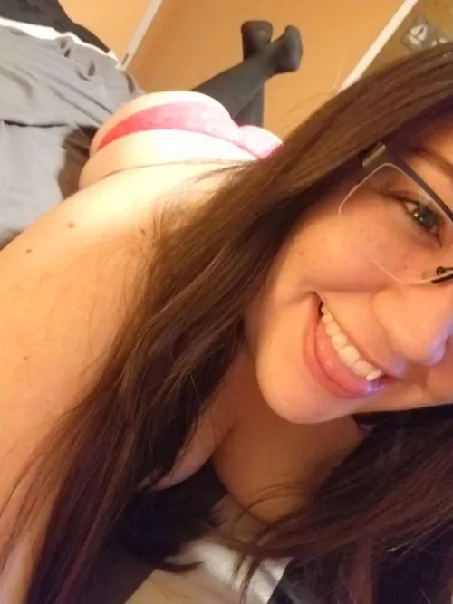 Hey Papa's, Wanted to say hi and if you want more let me know. Single mom life is lonely but always trying to keep positive by kitmixons