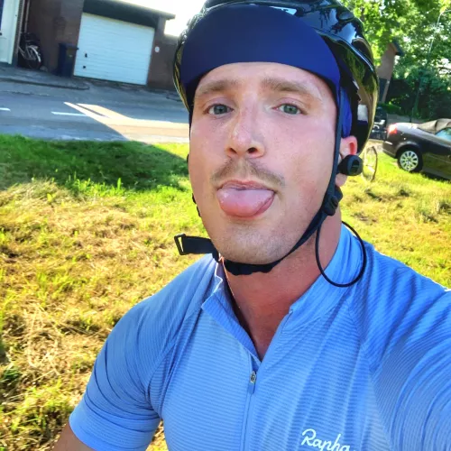 Hi from an introverted cyclist bro 😅 by EveryoneIsOnEdge