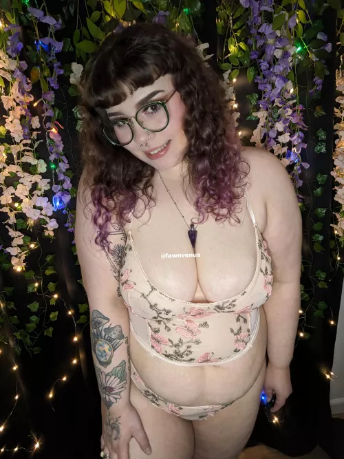 Huge natural 22 year old DDD cups by fawnvenus