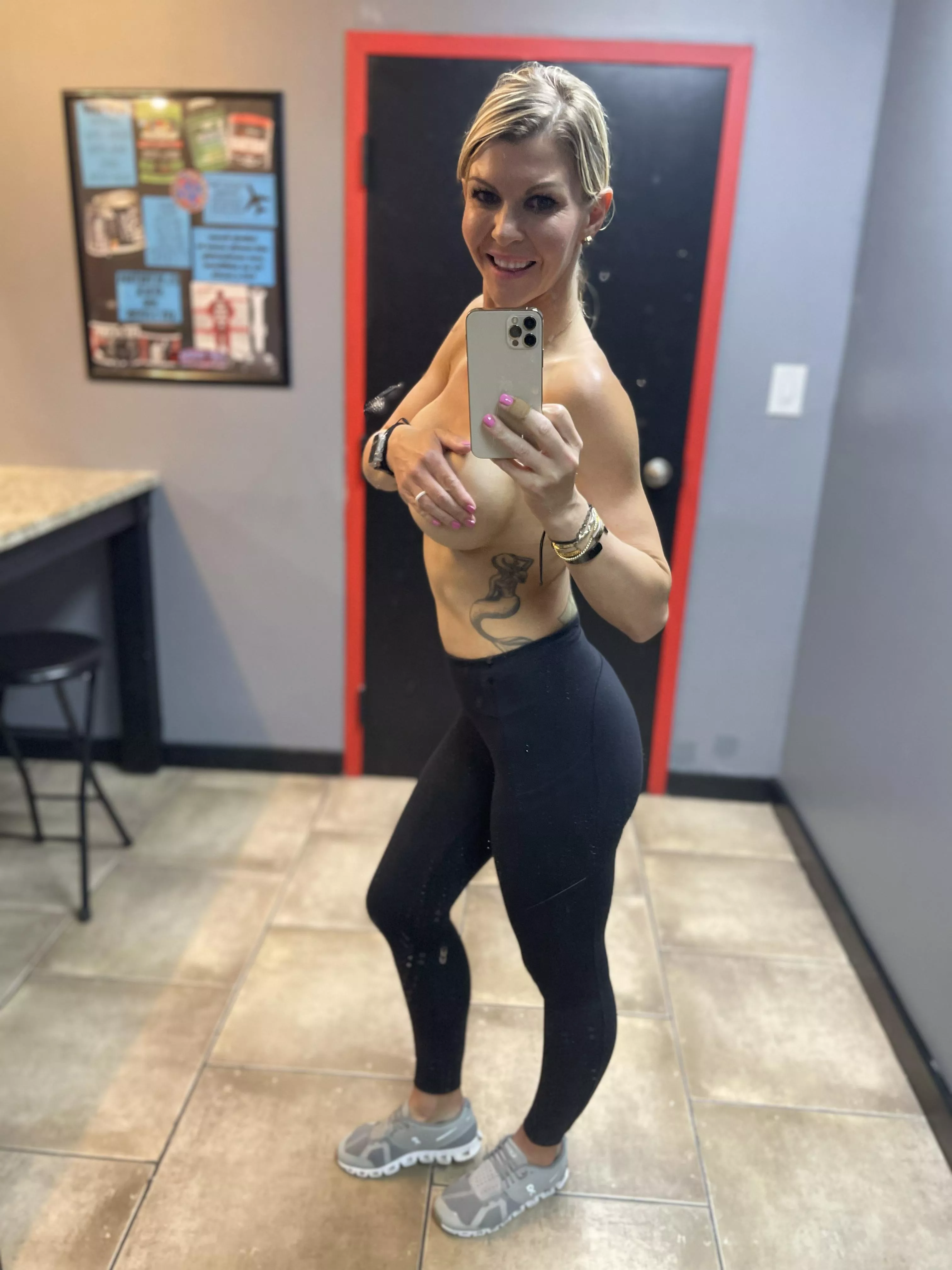 If you saw this wife at the gym, are you looking for a ring? posted by fitnesswife1983