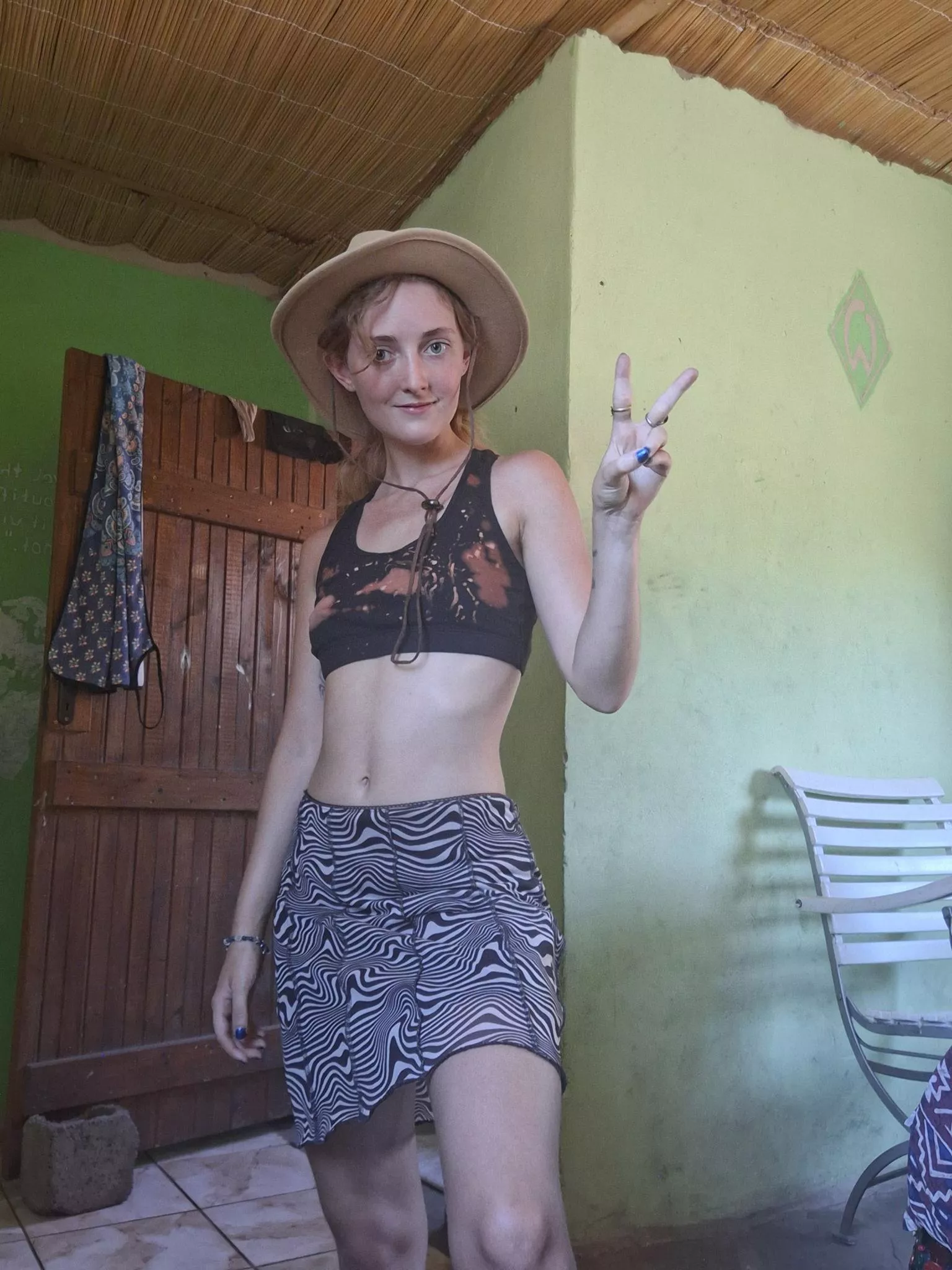 im just a cute chick alr, peace out babes F18 F18 posted by aluyarabanib