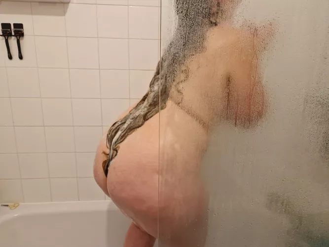 I’m the kind of girl that needs my ass eaten on the first night by MrandMrsmechanic