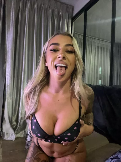 Is this big enough for you? by Scarlet_Bush