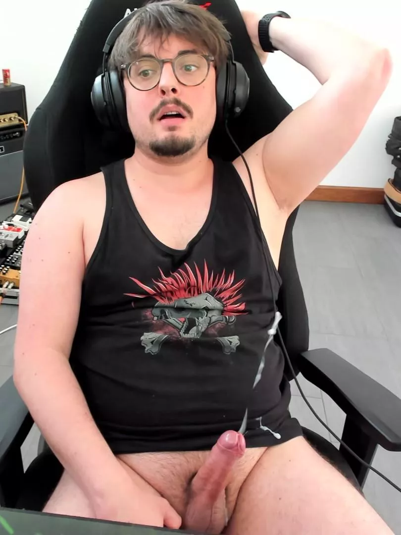 Just cumming 🫣 posted by Yavos04