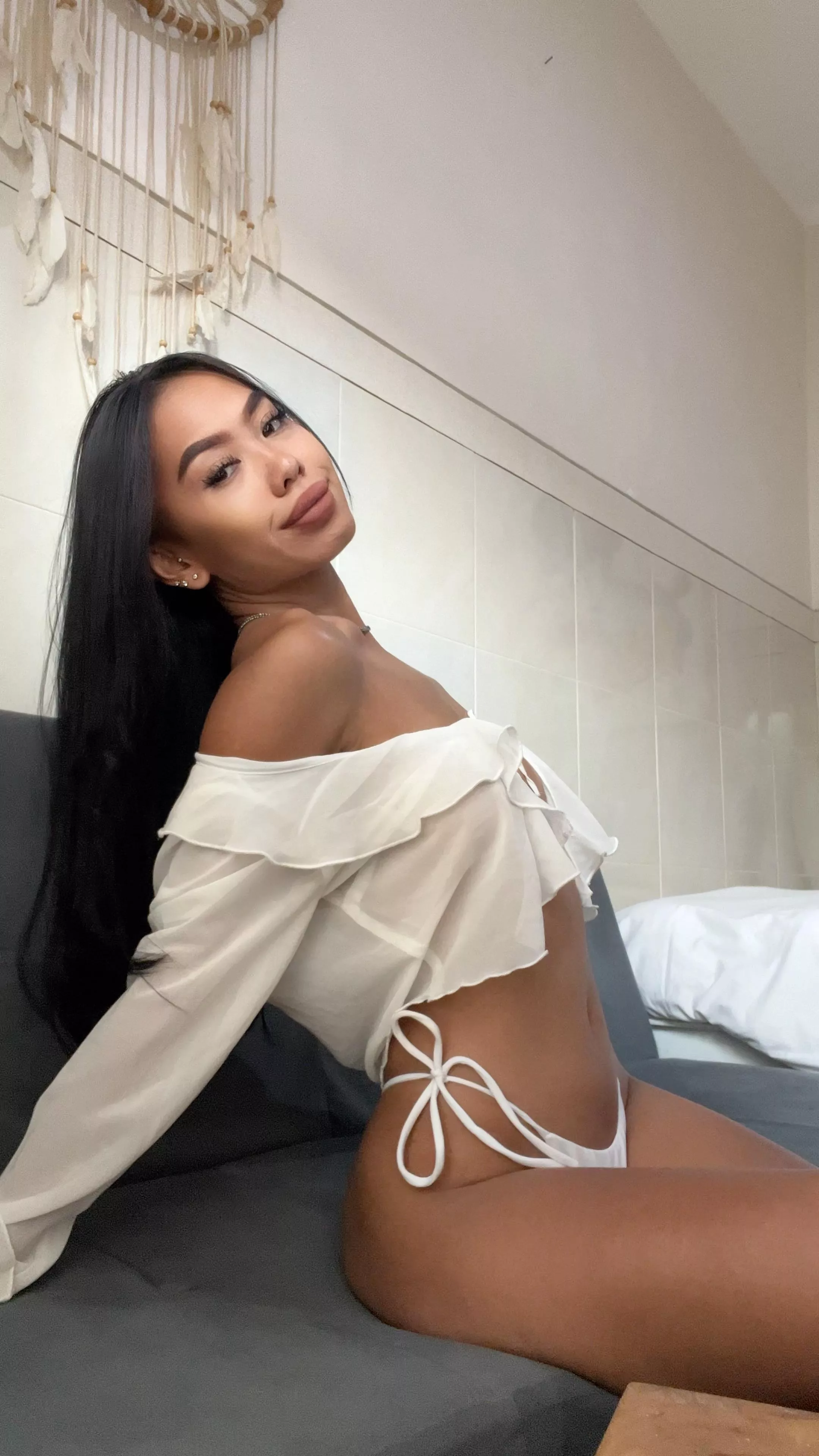 just looking for a cuddle tonight 🥹 posted by PrettylikeAlona