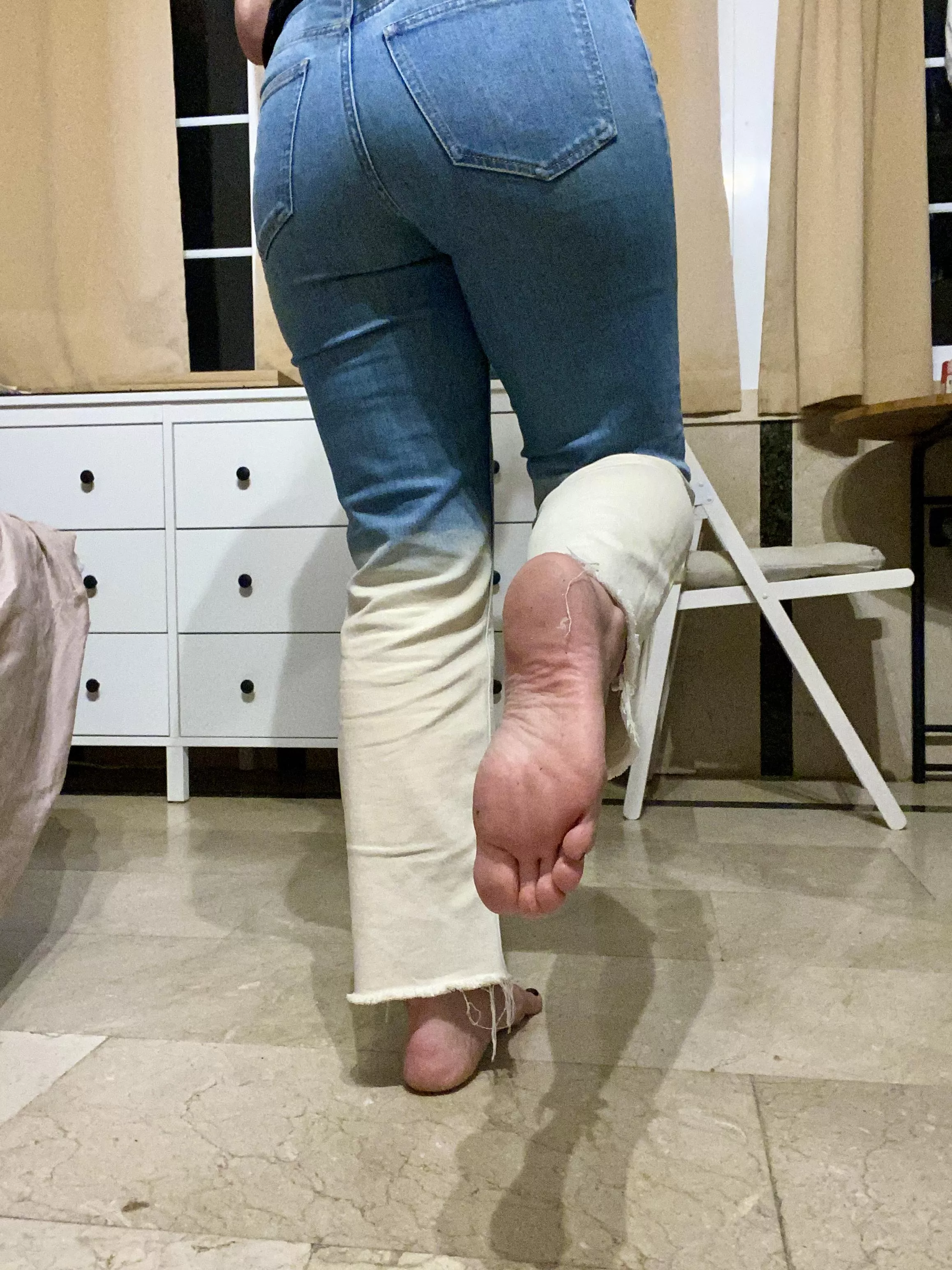 Lick the dirt of my soles!👅 posted by Miss_Sunshine_777