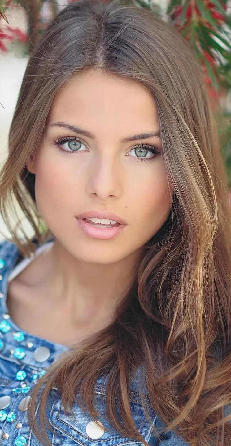 Melani Gellert posted by qwer5r