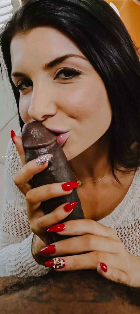 Mommy kissing your cock 😋 posted by w0lfb0y01