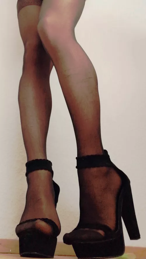 My friend let me try these one and I feel so hot :) by PunktuallyPoor