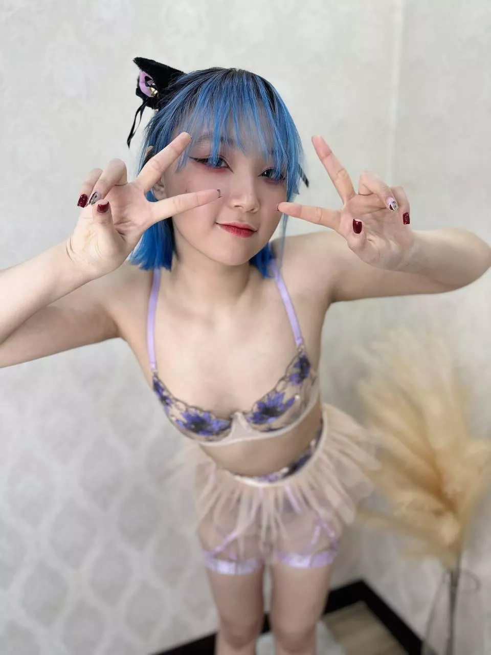 pretty girl.. posted by HotPetiteDream