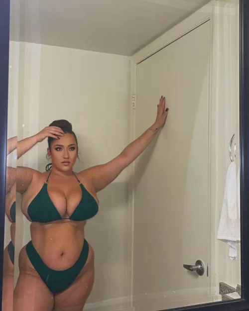 Say yes if you would let me bounce my tits on that D by enhaloestelese43