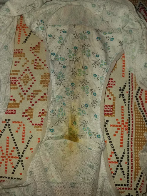 Sniff or lick? by Ke_11