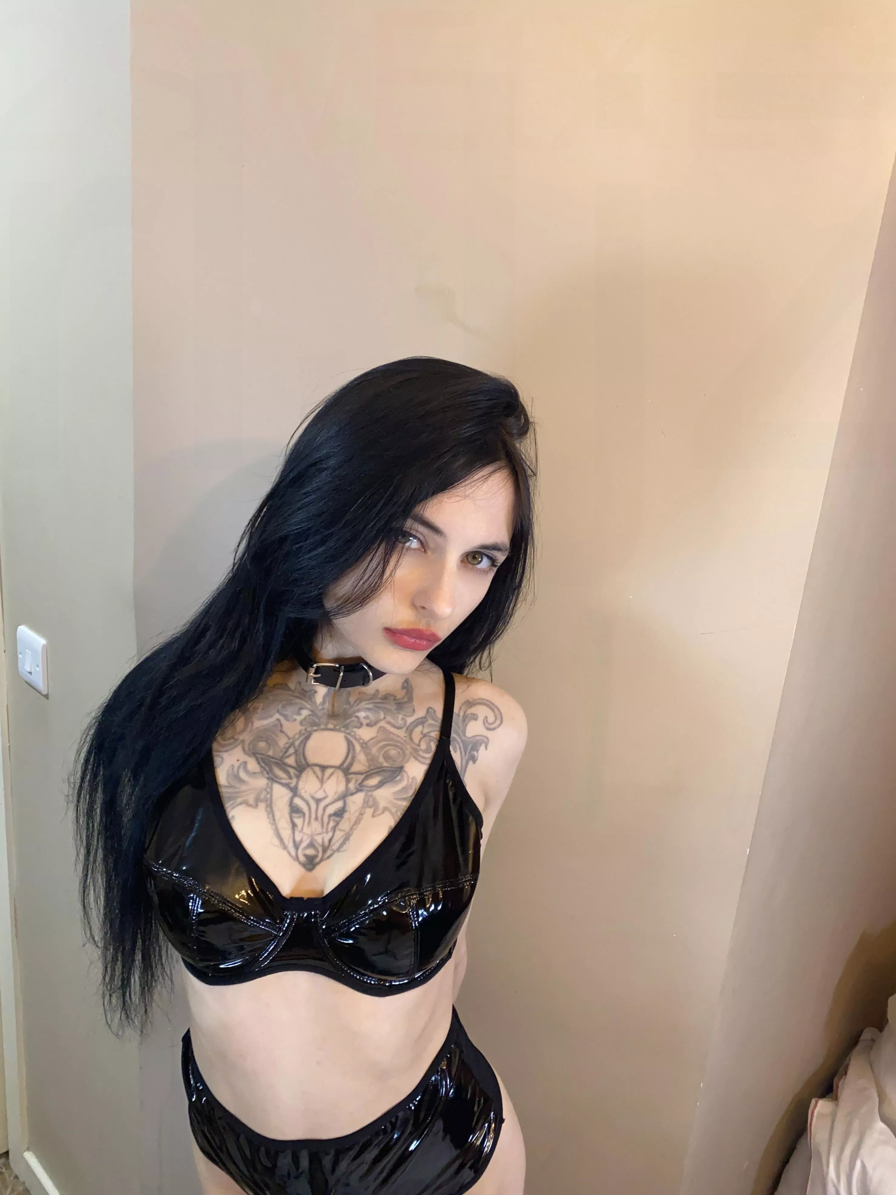 The sensual scent of leather never fails to ignite my passion posted by iskidi