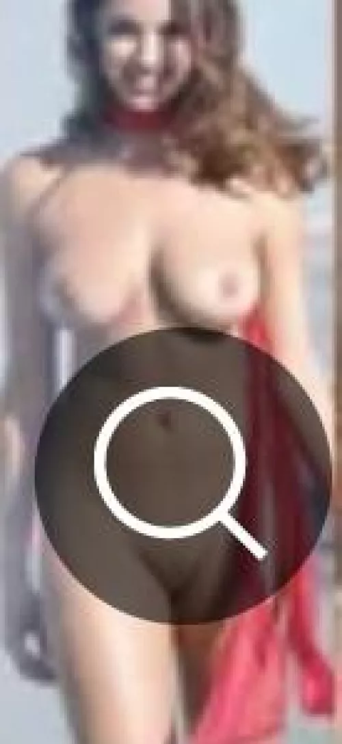 Who is the woman between Emilia Clarke and Elsie Hewitt in the top banner collage? by Pretty-Range-3261