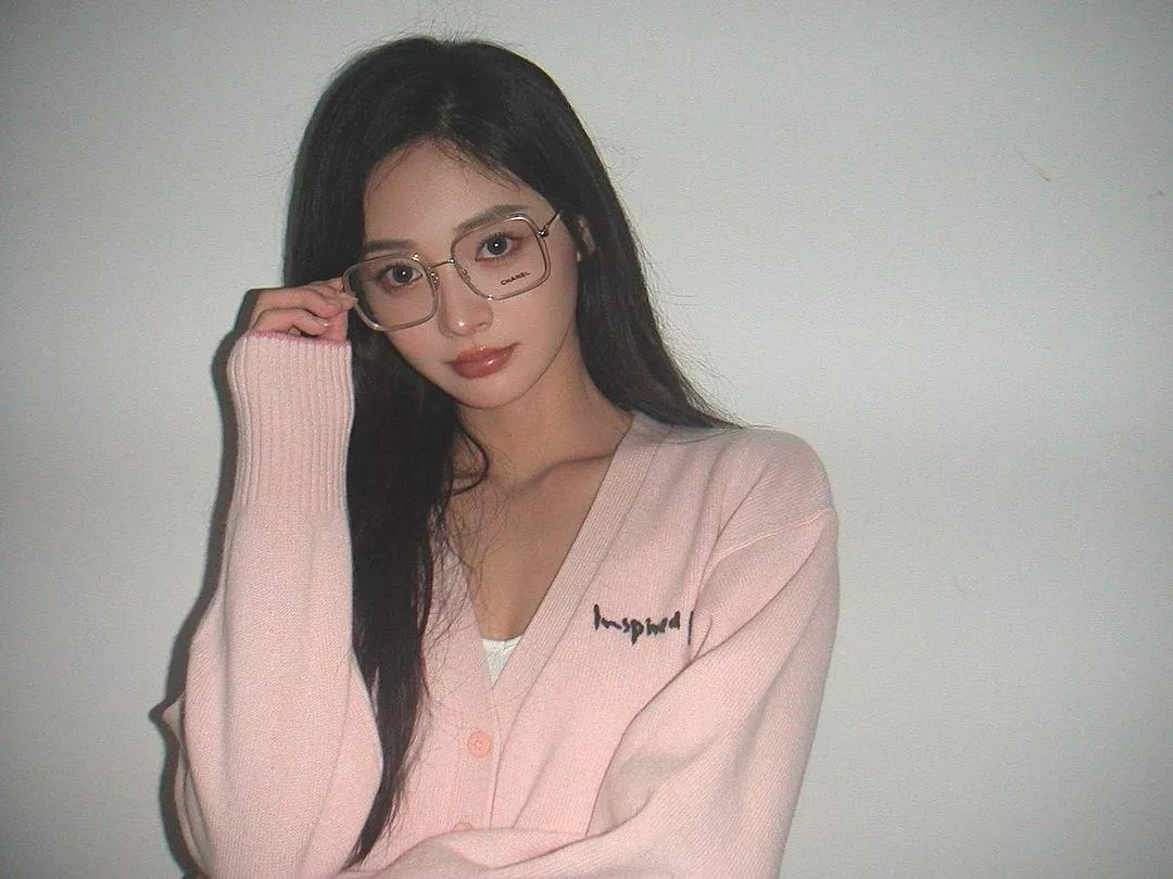 Zhou Jieqiong ... posted by BusyFlower9