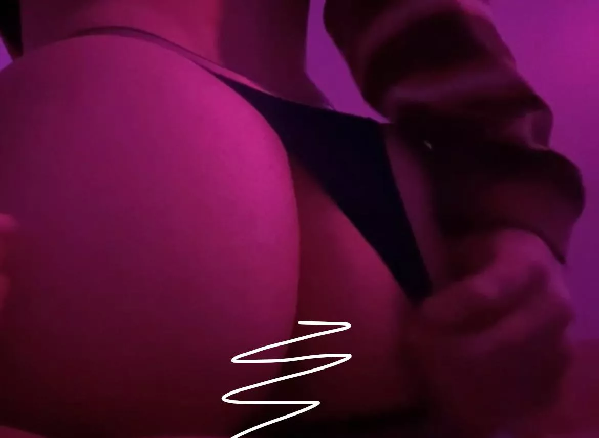 19 femboy. Hot guys hmu. Face+ college+ daddy+ snap- b_b23434 posted by Curious-Squirrel-372