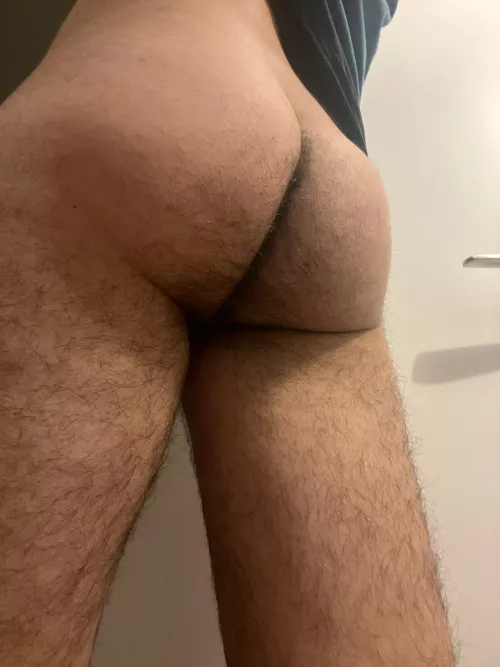 22 need hung who like this hairy ass by angeloruizz127