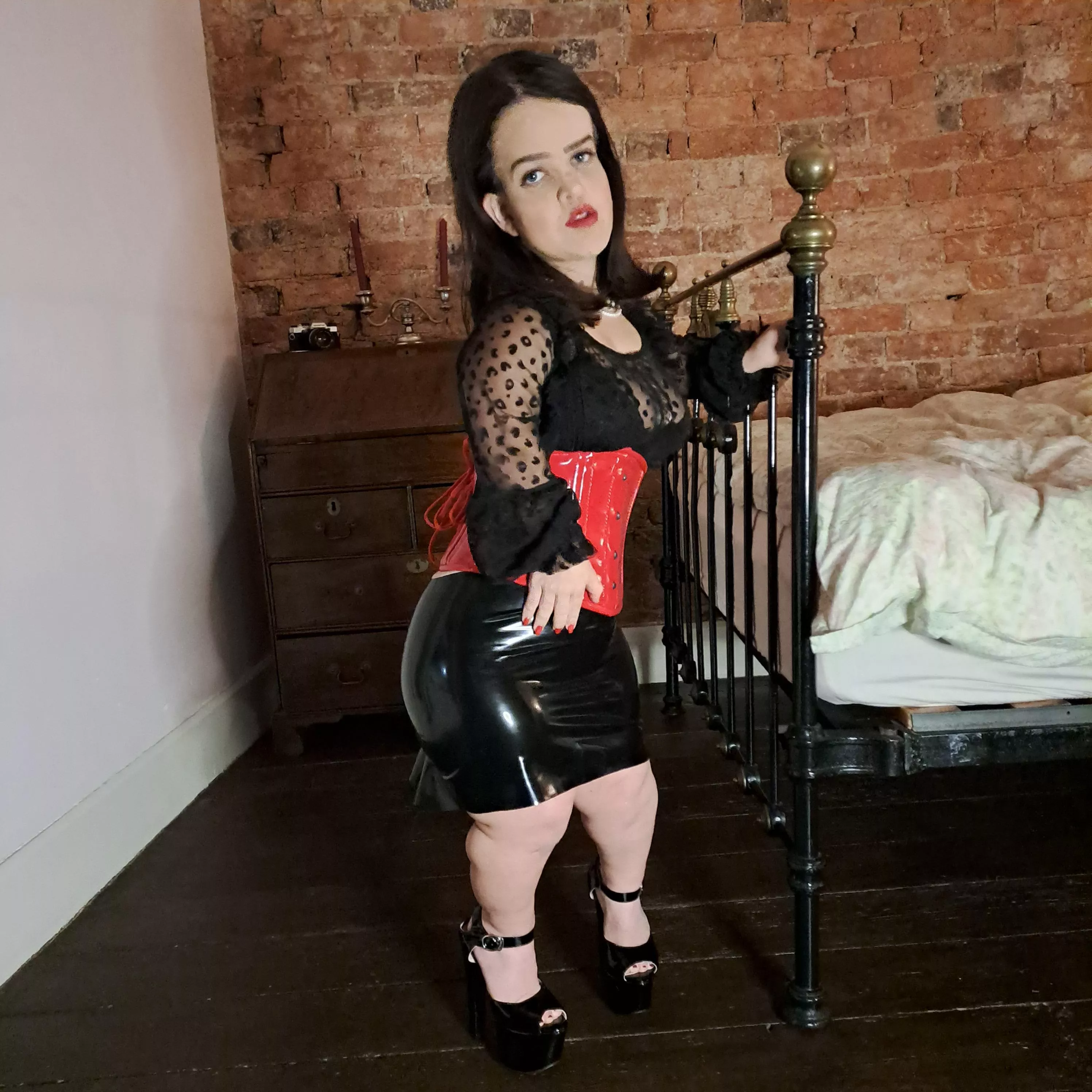 3ft latex madam  posted by dwarfonlyfans