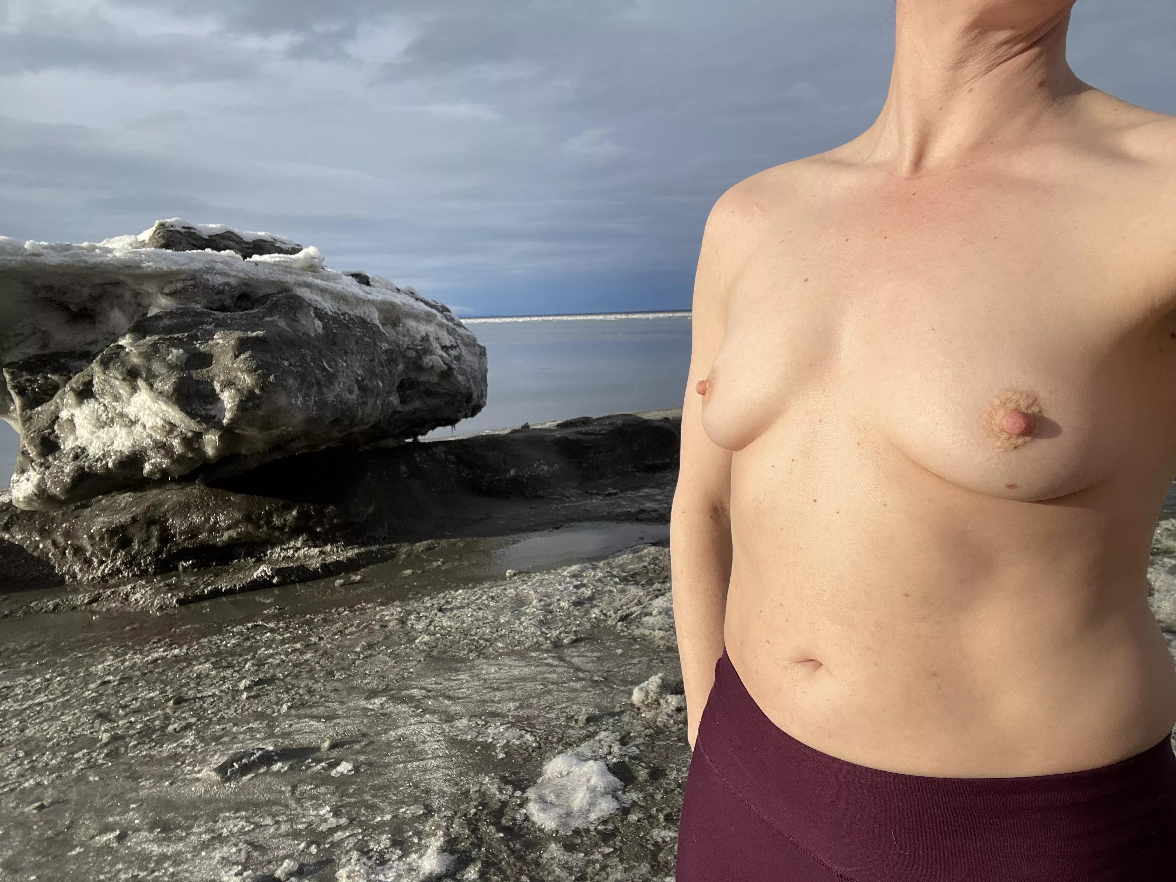 41F Alaska… sex on the beach?? 😏🤭 posted by Curious_Contact2002