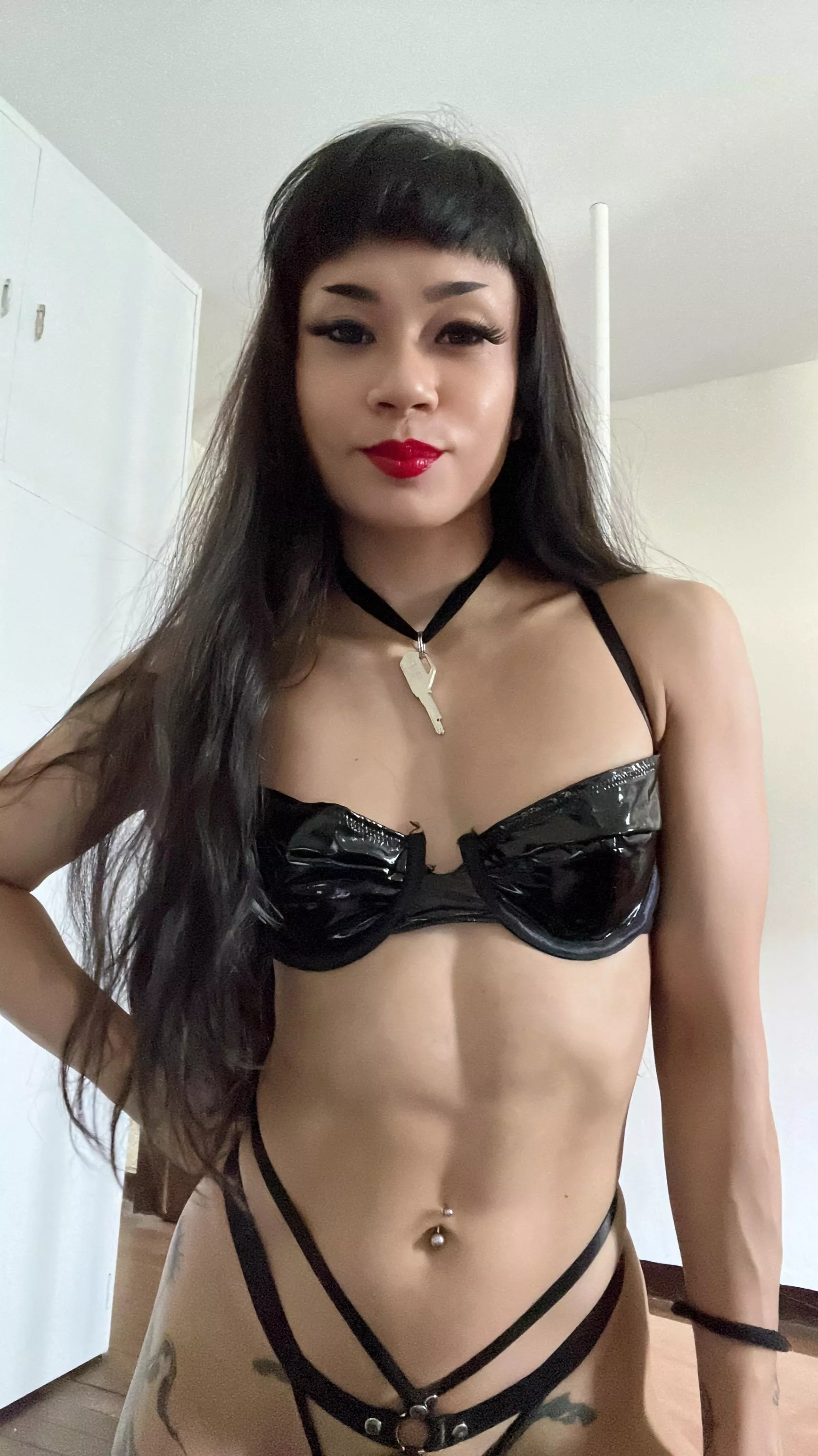 Abs and a pretty (F)ace in one picture, don't you agree? posted by Madame-J