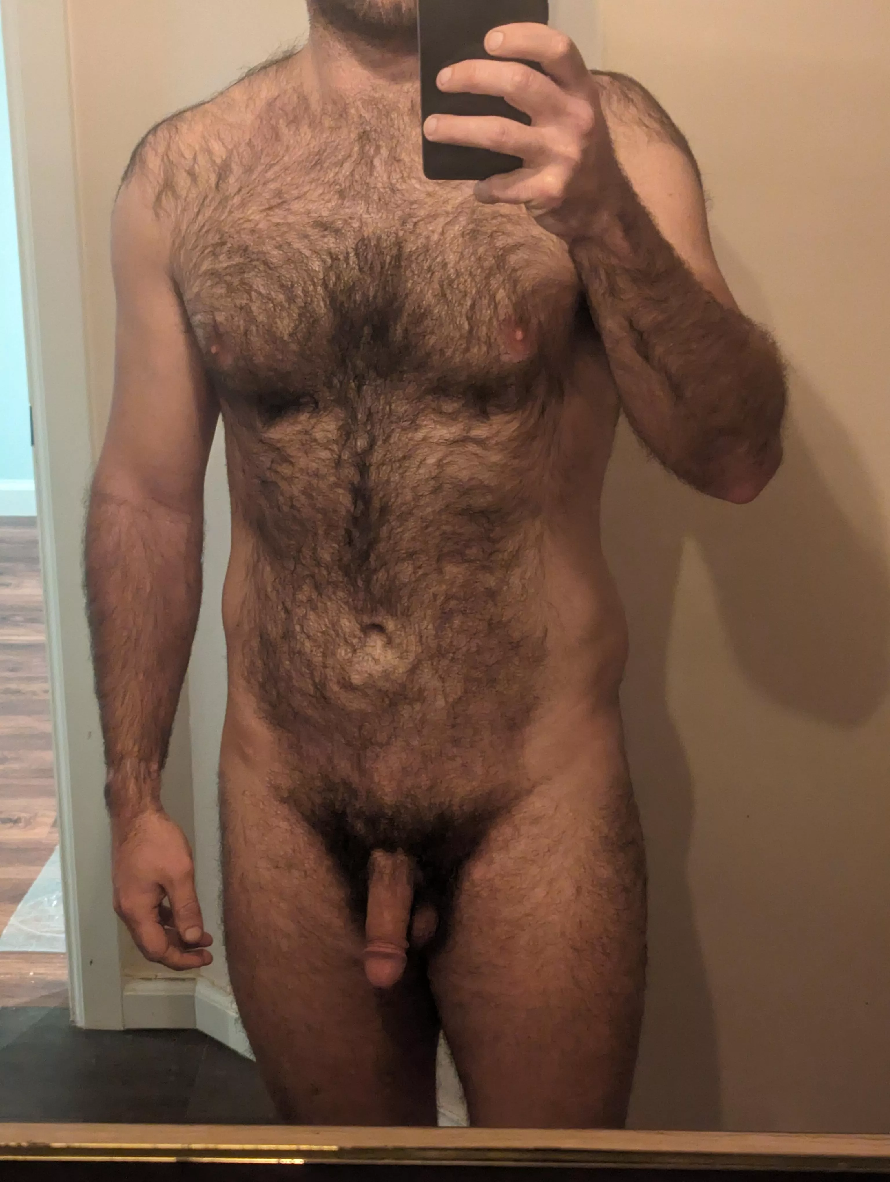 Any fit, masc, chill bros wanna chat? Hit my DMs. posted by Embarrassed-Phase264