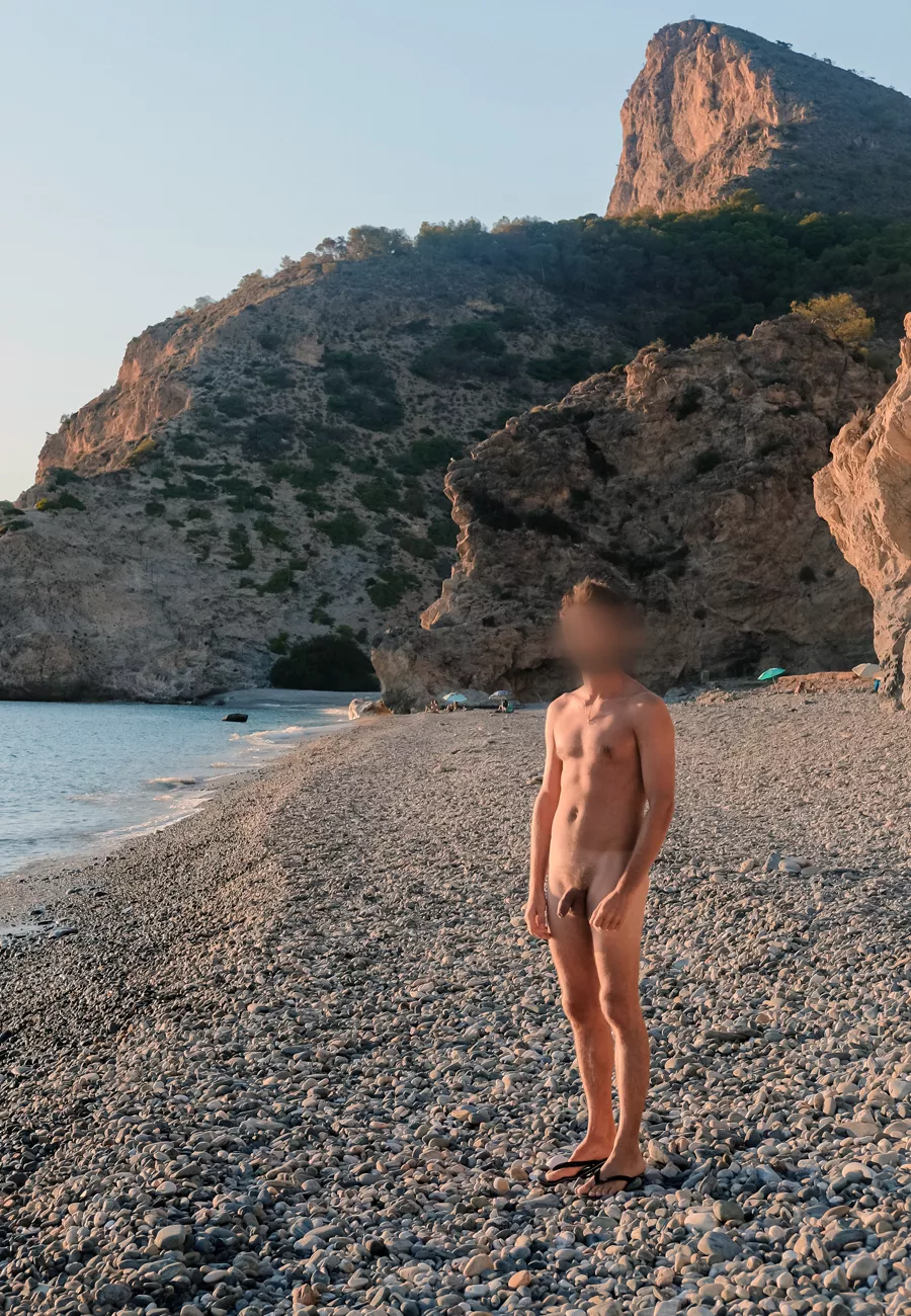 at the beach posted by shindesakou