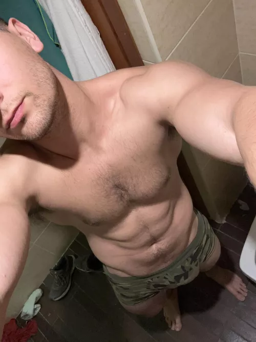 Average hairy man? by Isiwak