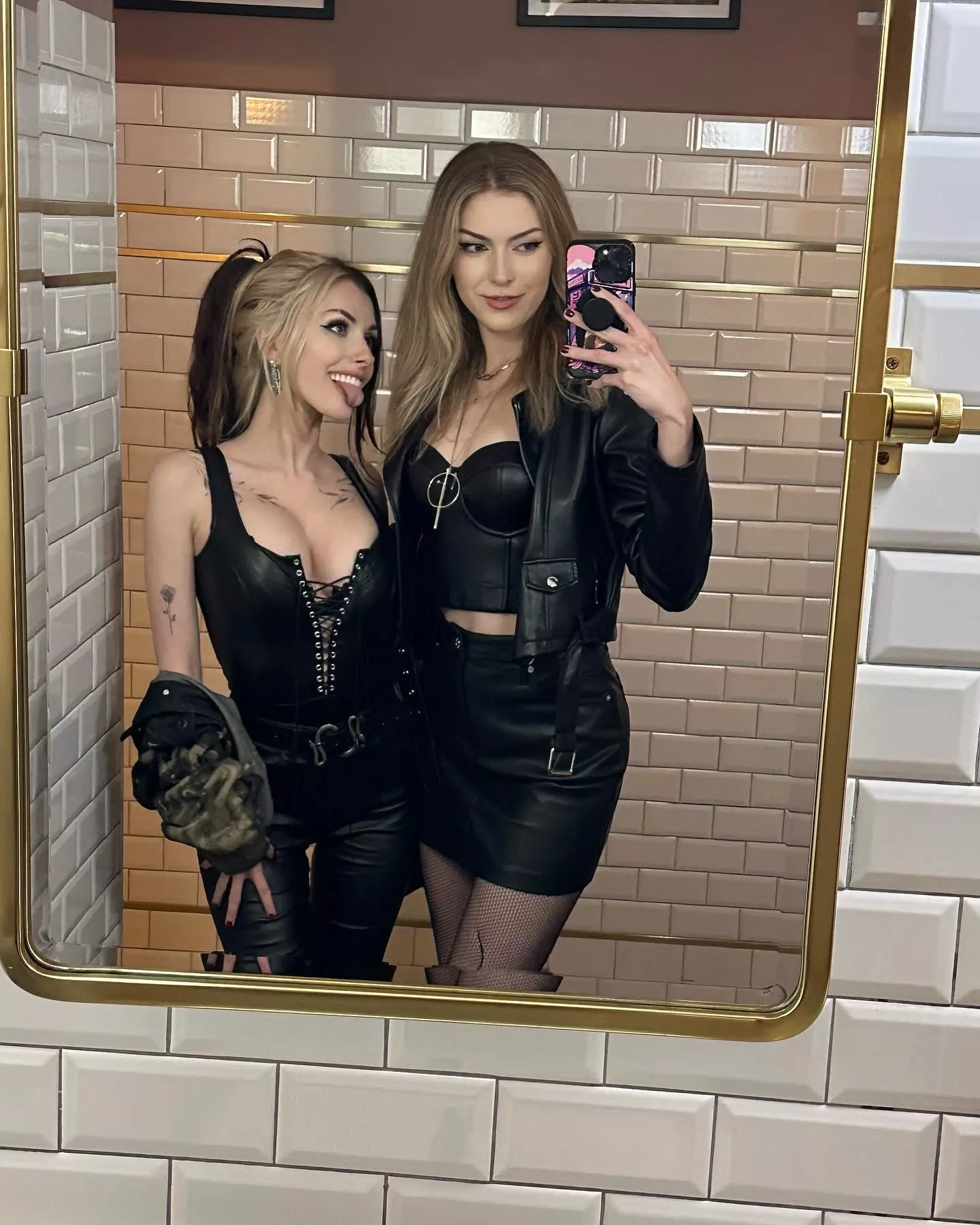 Bathroom selfies posted by bodyswapcaps